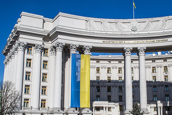 Україна збирається ввести електронні візи для всіх країн вартістю $65