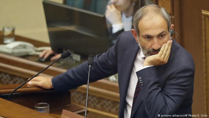Парламент Вірменії не дивлячись на суспільний резонанс, таки не обрав лідера опозиції Пашиняна новим премьером