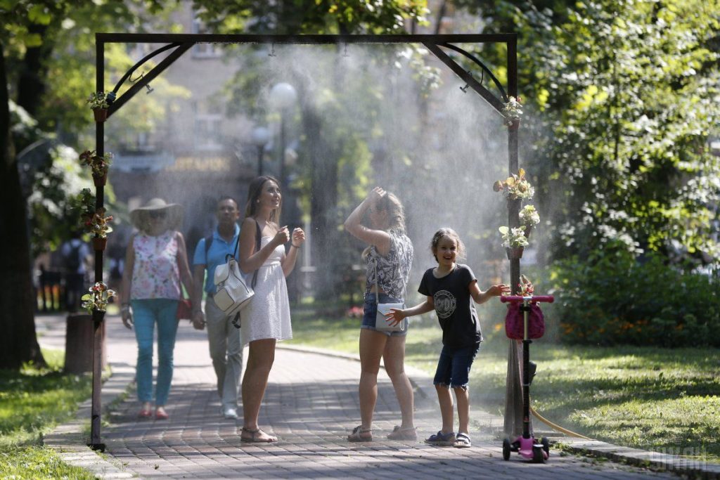 Українські синоптики, повідомили коли країну покине страшна спека