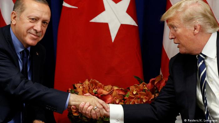 Анкара рятує курс ліри, після того як набули чинності нові мита США на сталь з Туреччини