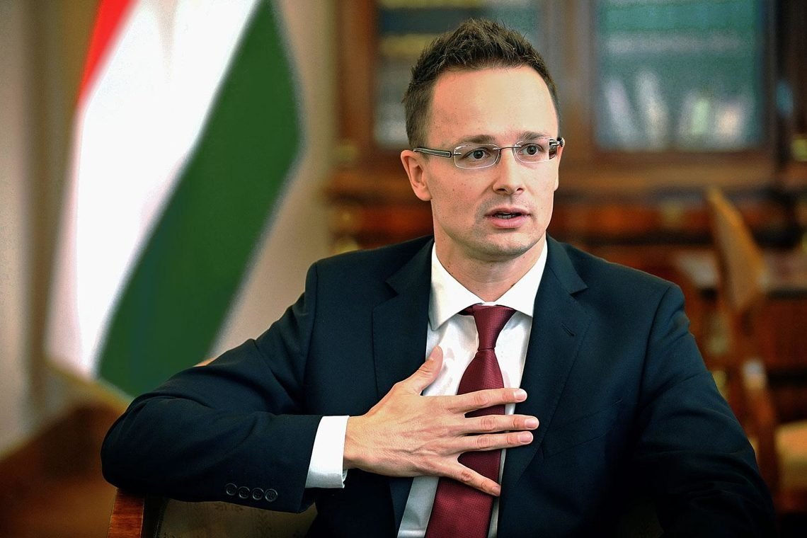 В Будапешті відповіли а можливу висилку угорського дипломата з України, який видавав українцям паспорти Угорщини