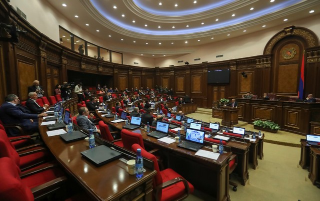Парламент Вірменії розпускають, депутати вдруге не змогли обрати прем'єра