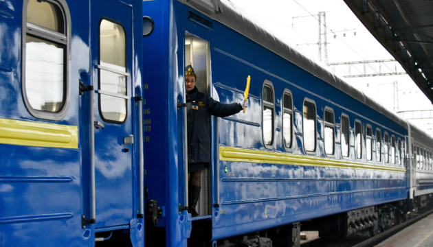 "Укрзалізниця" тимчасово обмежила транзитні перевезення Україною