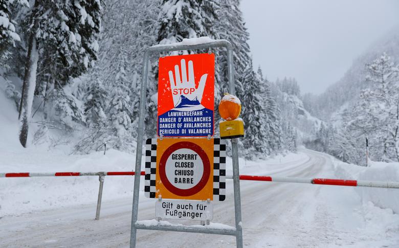 В Австрії снігова лавина накрила туристів, є жертви