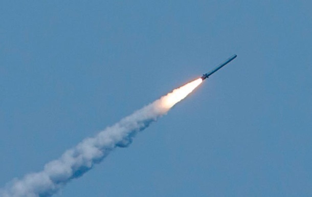 Загарбники випустили по Дніпру дві ракети