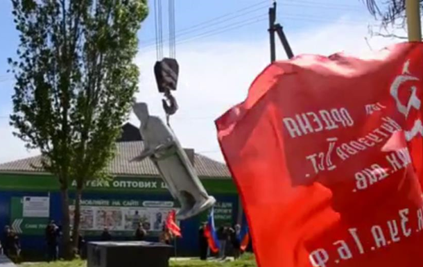 В окупованому Мангуші знесли пам'ятник гетьманові Сагайдачному