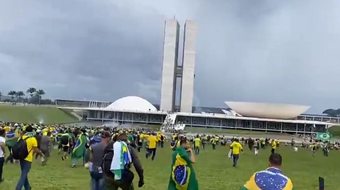 Бразилія: прихильники Болсонару штурмували Конгрес і президентський палац