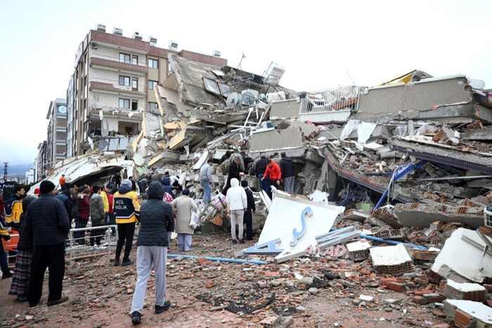 Число жертв землетрусів у Туреччині і Сирії перевищило 15 тисяч