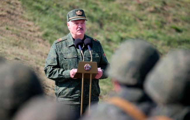 Лукашенко розпорядився привести армію в повну бойову готовність
