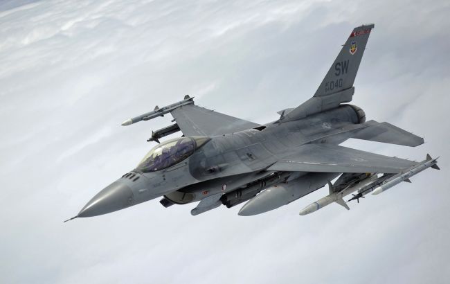 США схвалили програму навчання українських пілотів на F-16 у Данії, - CNN