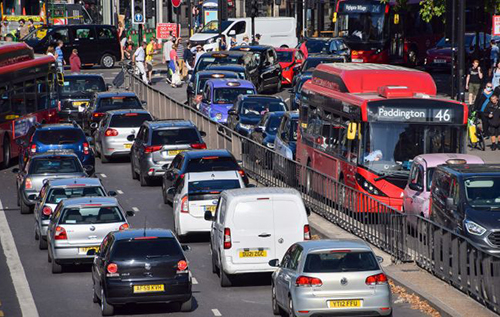 В уряді Британії закликали мера Лондона передати ЗСУ авто, які здали на брухт