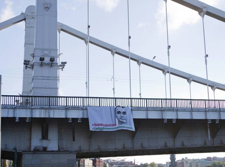 На центральному мості в Москві вивісили банер з вимогою звільнити Сенцова та інших політв'язнів (ФОТО)