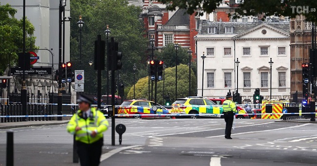Британська поліція розглядає інцидент біля парламенту як теракт