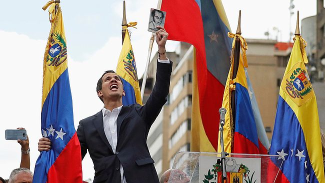 Лідер опозиції Венесуели оголосив себе виконуючим обов`язки президента - США та Европа підтримали