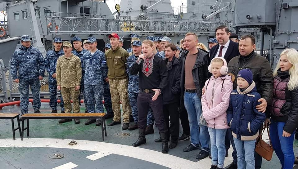 На флагмані ВМС ВСУ фрегаті “Гетьман Сагайдачний” відбувся концерт на підтримку полонених моряків