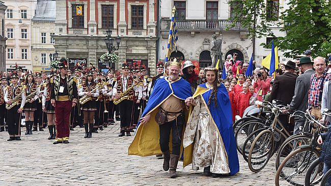 День міста святкують у Львові. Багатотисячний парад та інші заходи, що вразили