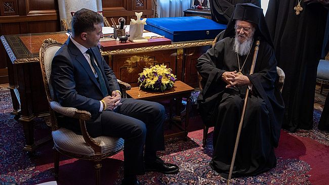 Зеленський поспілкувався із Вселенським Патріархом, який підтвердив підтримку цілісності та суверенітету України