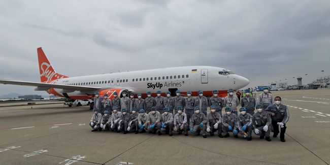Ще один літак із медзасобами для України завантажили у Китаї