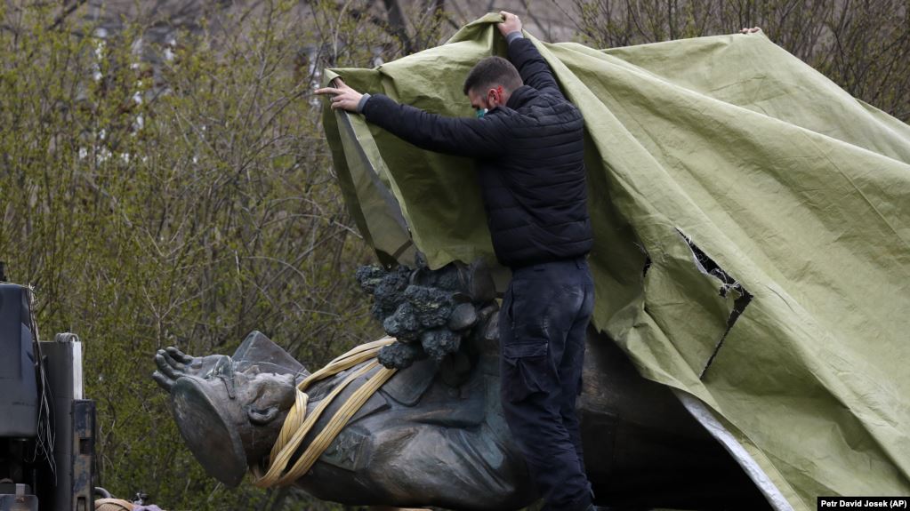 На посольство Чехії у Москві скоєно напад