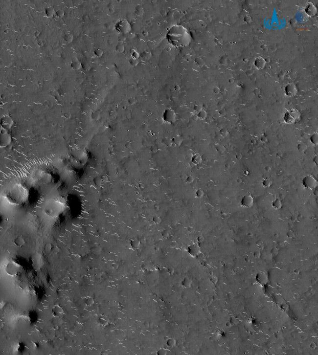 Китайський зонд надіслав перші фото поверхні Марса