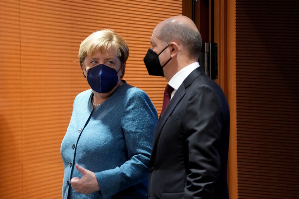 Меркель привітала Шольца з перемогою на виборах у ФРН