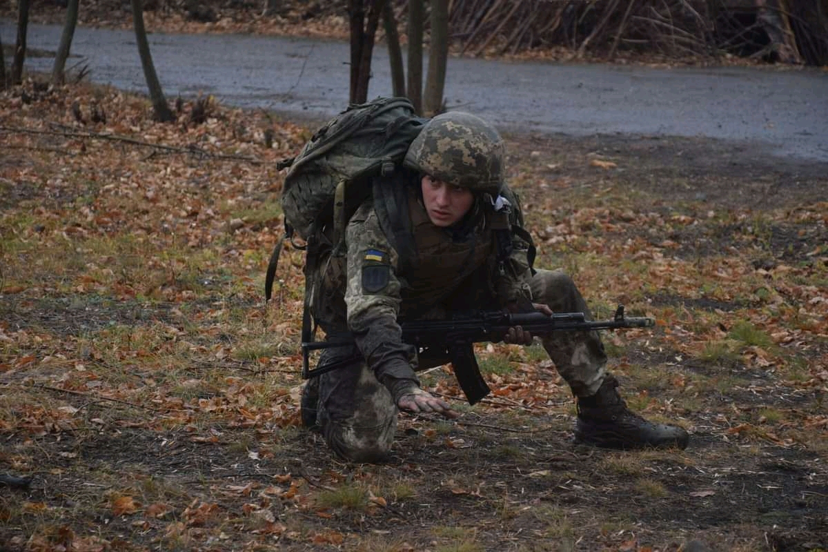 Окупанти сьогодні тричі порушили "тишу", один український захисник поранений