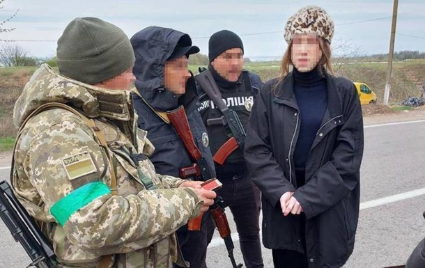 Українець у жіночому одязі намагався потрапити до Молдови