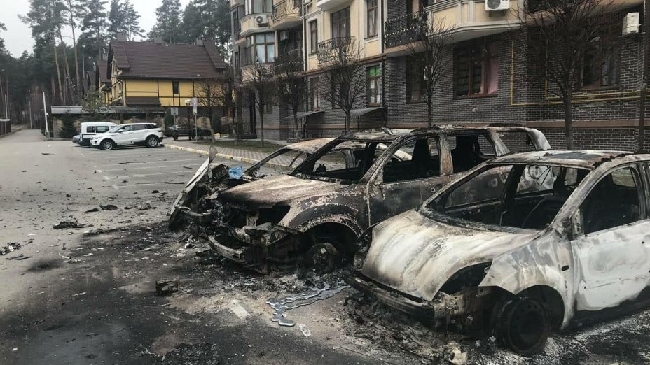 Примотали живу дитину до замінованого тіла убитої матері: деталі жахливих діянь окупантів в Україні