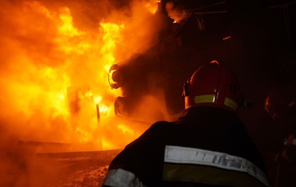 З'явилися фото з місця обстрілу Хмельницького