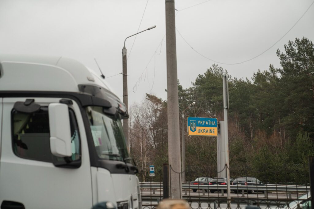 Польські протестувальники та поліція зупиняють автобуси з українцями на кордоні, - Кубраков